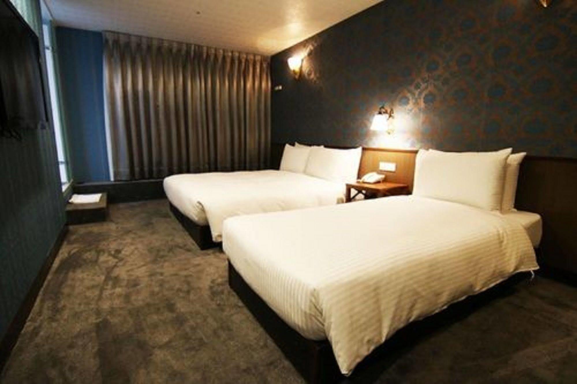 Hotel 6 - Zhonghua Taipei Bagian luar foto